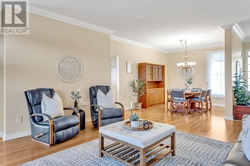 25 Sylvester Drive, Kawartha Lakes (Lindsay), ON - Indoor Photo Showing Living Room