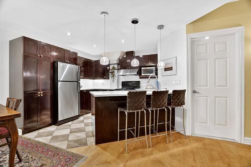 Cuisine - 201-828 Av. Querbes, Montréal (Outremont), QC - Indoor Photo Showing Kitchen