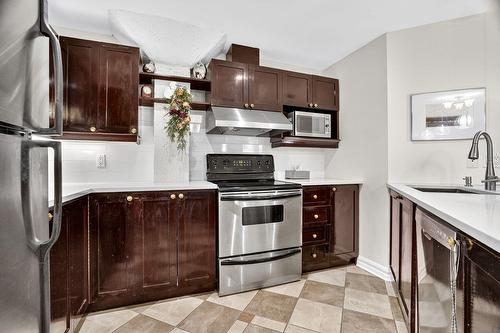 Cuisine - 201-828 Av. Querbes, Montréal (Outremont), QC - Indoor Photo Showing Kitchen