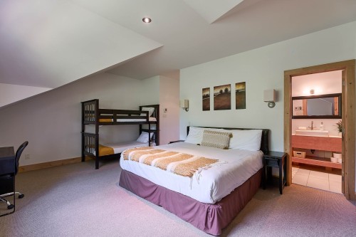 Chambre à coucher principale - 31-1 Imp. De La Genèse, Lac-Supérieur, QC - Indoor Photo Showing Bedroom