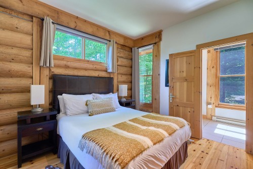 Chambre à coucher - 31-1 Imp. De La Genèse, Lac-Supérieur, QC - Indoor Photo Showing Bedroom