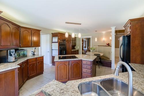 Kitchen - 8170 Rue Santiago, Brossard, QC - Indoor Photo Showing Kitchen With Double Sink