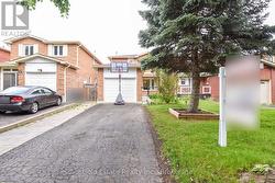 16 LANGHOLM COURT  Brampton, ON L6Z 2Y1