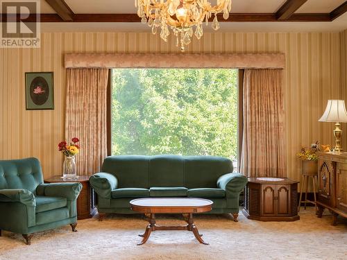 312 Latimer Street, Nelson, BC - Indoor Photo Showing Living Room