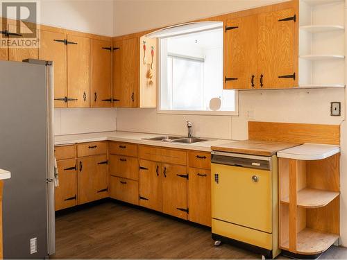 312 Latimer Street, Nelson, BC - Indoor Photo Showing Kitchen With Double Sink