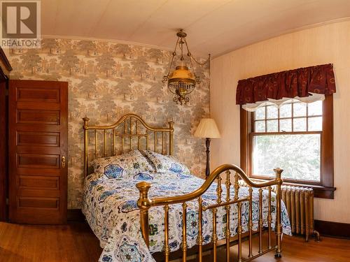 312 Latimer Street, Nelson, BC - Indoor Photo Showing Bedroom