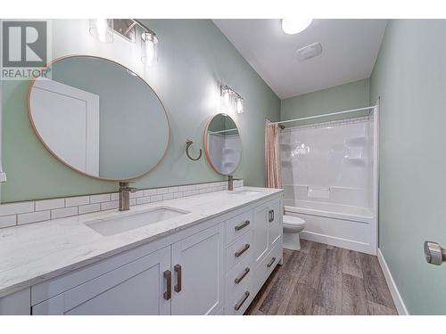 2041 Golden Eagle Drive, Sparwood, BC - Indoor Photo Showing Bathroom