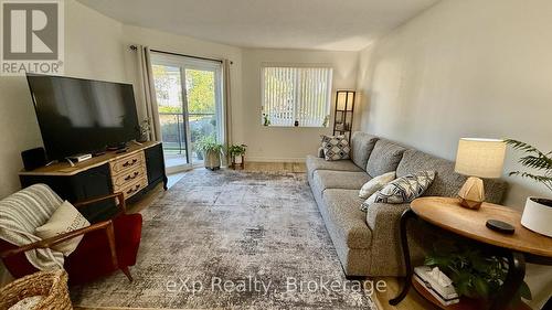 105 - 536 11Th Avenue E, Hanover, ON - Indoor Photo Showing Living Room