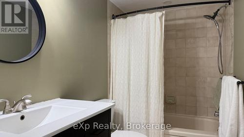 105 - 536 11Th Avenue E, Hanover, ON - Indoor Photo Showing Bathroom