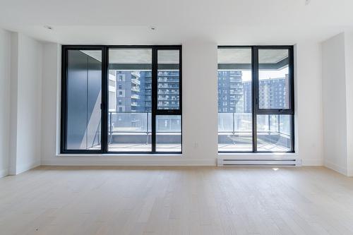 Salon - 402-505 Rue De L'Escale, Brossard, QC - Indoor Photo Showing Other Room