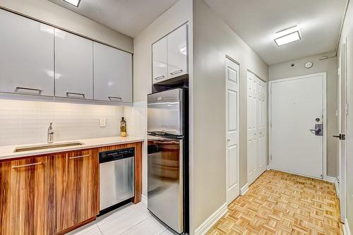 Kitchen - 604-1420 Rue Crescent, Montréal (Ville-Marie), QC - Indoor Photo Showing Kitchen