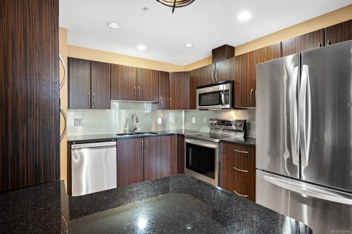 103-1392 Island Hwy South, Campbell River, BC - Indoor Photo Showing Kitchen With Upgraded Kitchen