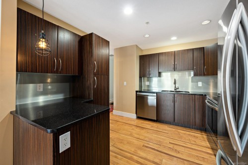 103-1392 Island Hwy South, Campbell River, BC - Indoor Photo Showing Kitchen
