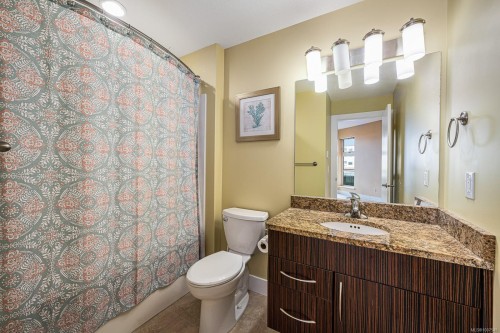 103-1392 Island Hwy South, Campbell River, BC - Indoor Photo Showing Bathroom