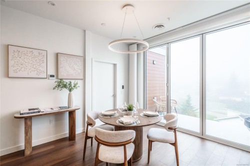 307-9570 Fifth St, Sidney, BC - Indoor Photo Showing Dining Room