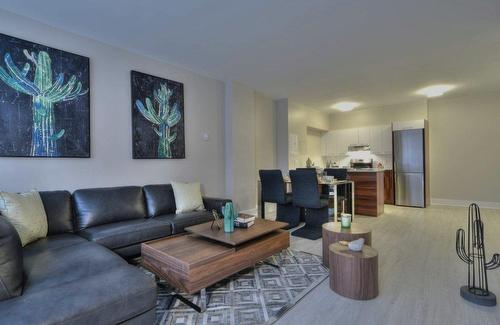 Living room - 60-2070 Boul. De Maisonneuve O., Montréal (Ville-Marie), QC - Indoor Photo Showing Living Room