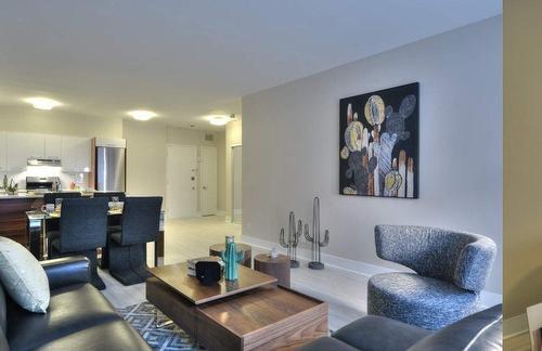 Living room - 60-2070 Boul. De Maisonneuve O., Montréal (Ville-Marie), QC - Indoor Photo Showing Living Room