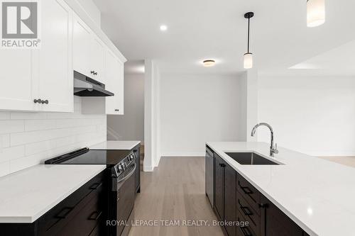 1017 Moore Street, Brockville, ON - Indoor Photo Showing Kitchen With Upgraded Kitchen