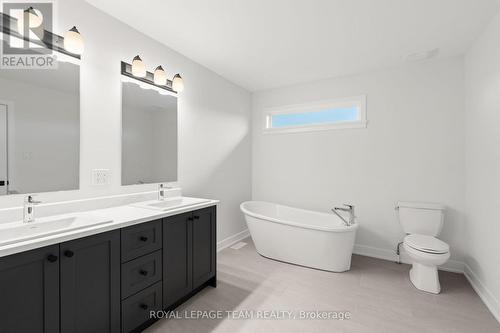 1017 Moore Street, Brockville, ON - Indoor Photo Showing Bathroom