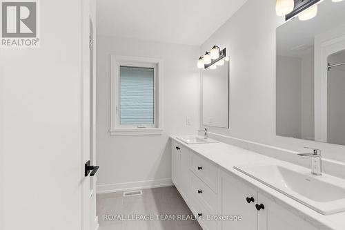 1017 Moore Street, Brockville, ON - Indoor Photo Showing Bathroom