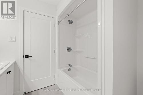 1017 Moore Street, Brockville, ON - Indoor Photo Showing Bathroom