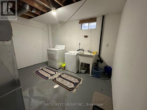 Basemant - 20 Ashdown Crescent, Richmond Hill, ON - Indoor Photo Showing Laundry Room