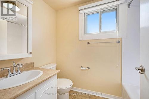 1318 Brookline Avenue, Ottawa, ON - Indoor Photo Showing Bathroom