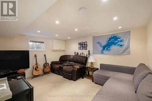 1318 Brookline Avenue, Ottawa, ON - Indoor Photo Showing Living Room