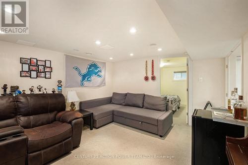 1318 Brookline Avenue, Ottawa, ON - Indoor Photo Showing Living Room