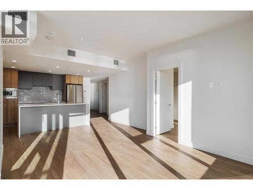 3699 Capozzi Road Unit# 909, Kelowna, BC - Indoor Photo Showing Kitchen