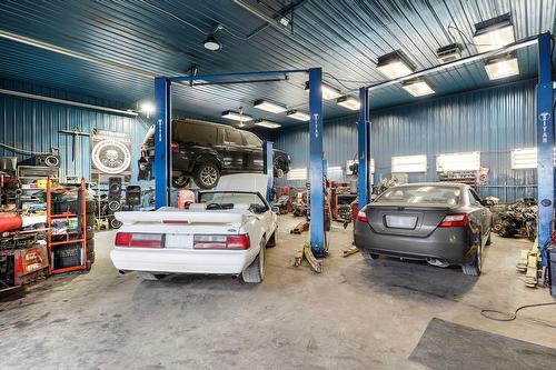 Garage - 4539 Ch. Gascon, Mascouche, QC - Indoor Photo Showing Garage