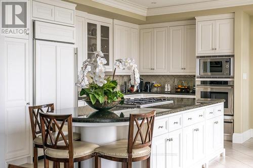 6 Ennisclare Drive W, Oakville, ON - Indoor