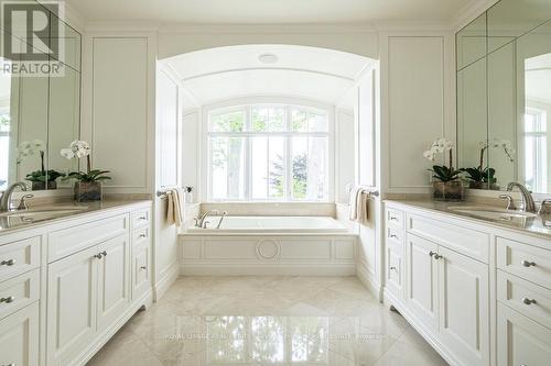 6 Ennisclare Drive W, Oakville, ON - Indoor Photo Showing Bathroom