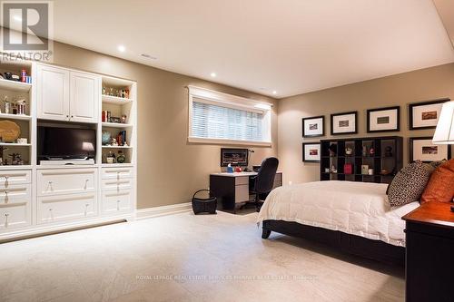 6 Ennisclare Drive W, Oakville, ON - Indoor Photo Showing Bedroom