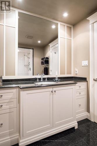 6 Ennisclare Drive W, Oakville, ON - Indoor Photo Showing Bathroom