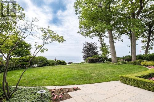 6 Ennisclare Drive W, Oakville, ON - Outdoor
