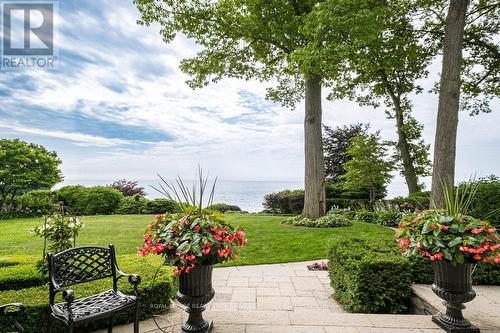 6 Ennisclare Drive W, Oakville, ON - Outdoor