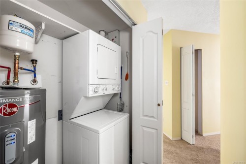 105-300 Bundock Ave, Duncan, BC - Indoor Photo Showing Laundry Room