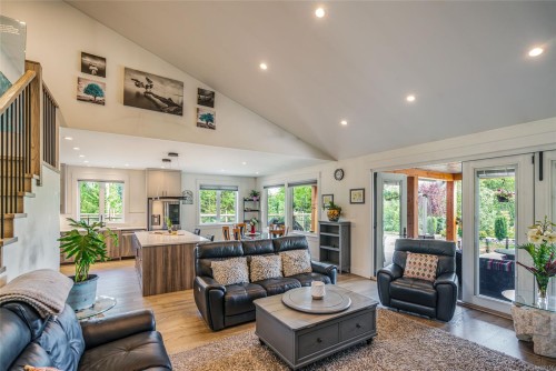 1248 Station Rd, Coombs, BC 