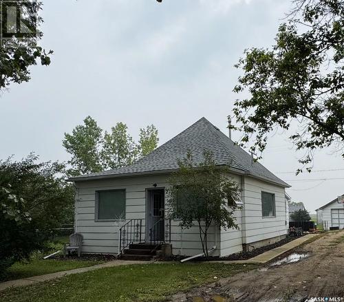 215 Kerry Street, Limerick, SK - Outdoor