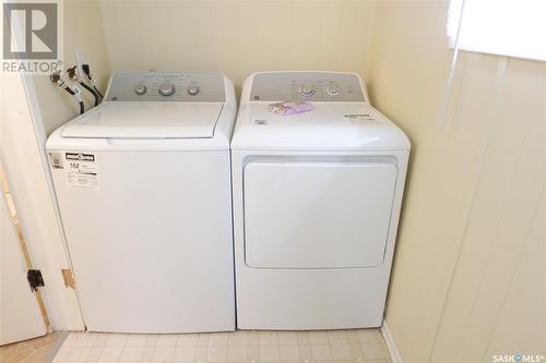 215 Kerry Street, Limerick, SK - Indoor Photo Showing Laundry Room