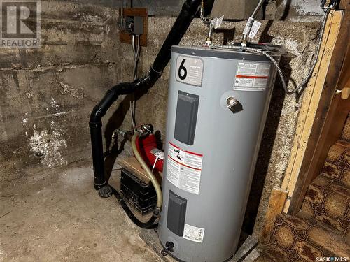 215 Kerry Street, Limerick, SK - Indoor Photo Showing Basement
