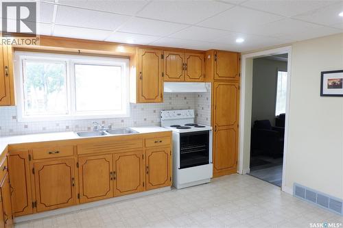 215 Kerry Street, Limerick, SK - Indoor Photo Showing Kitchen With Double Sink