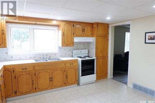 215 Kerry Street, Limerick, SK - Indoor Photo Showing Kitchen With Double Sink