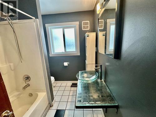 475 Hollywood Road S, Kelowna, BC - Indoor Photo Showing Bathroom