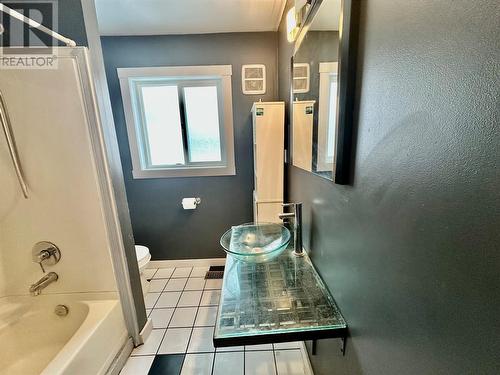 475 Hollywood Road S, Kelowna, BC - Indoor Photo Showing Bathroom