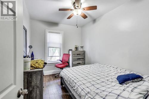 8 Madison Avenue, Hamilton, ON - Indoor Photo Showing Bedroom