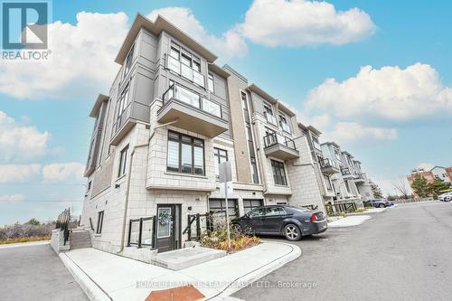 215 - 30 HALLIFORD PLACE  Brampton, ON L6P 4R1