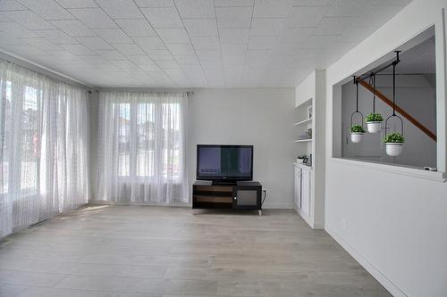 Salon - 594 13E Avenue, La Guadeloupe, QC - Indoor