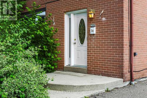 24 Fallingdale Crescent, Brampton, ON - Outdoor With Exterior
